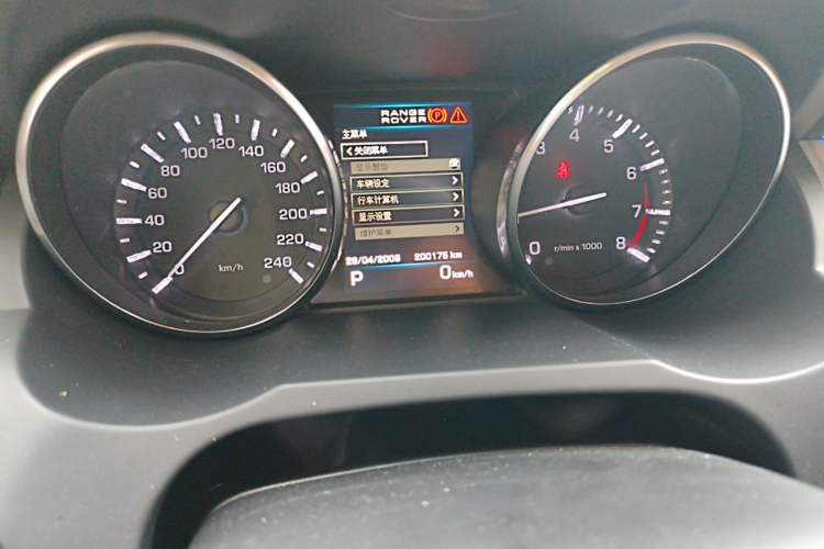 Used Land Rover Range Evoque 2013 2.0T 5-Door Ignite Edition Odometer Close Up