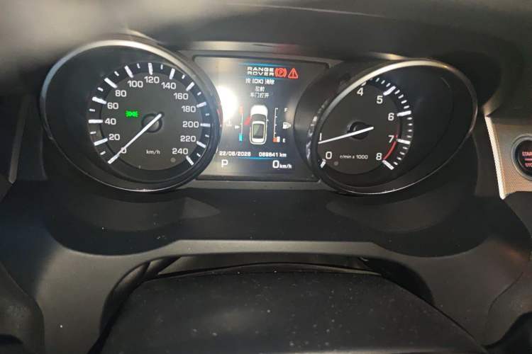 Used Land Rover Range Evoque 2013 2.0T 5-Door Ignite Edition Odometer Close Up