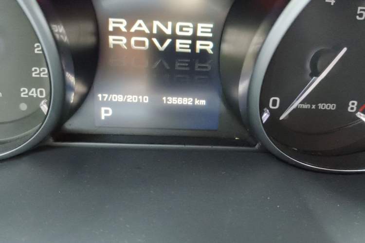 Used Land Rover Range Evoque 2013 2.0T 5-Door YAOZHI Edition Odometer Close Up