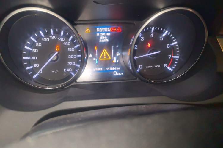Used Land Rover Range Evoque 2013 2.0T 5-Door YAOZHI Edition Odometer Close Up