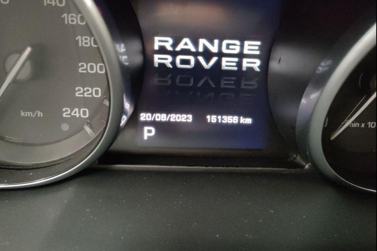 Used Land Rover Range Evoque 2013 2.0T 5-Door Ignite Edition Odometer Close Up