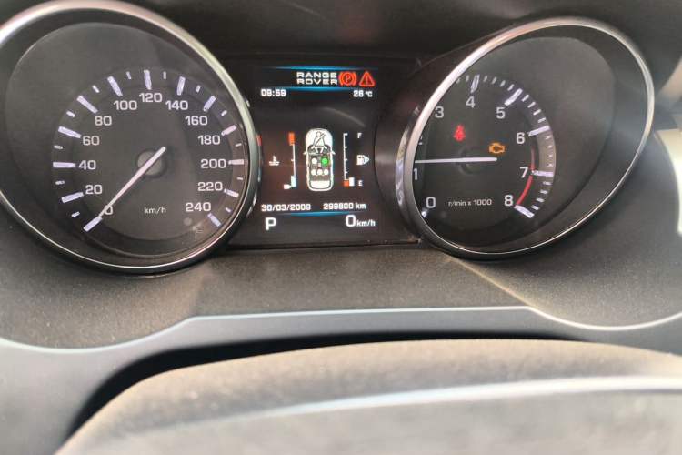 Used Land Rover Range Evoque 2013 2.0T 5-Door Ignite Edition Odometer Close Up