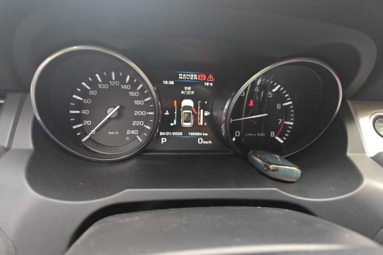 Used Land Rover Range Evoque 2013 2.0T 5-Door Ignite Edition Odometer Close Up