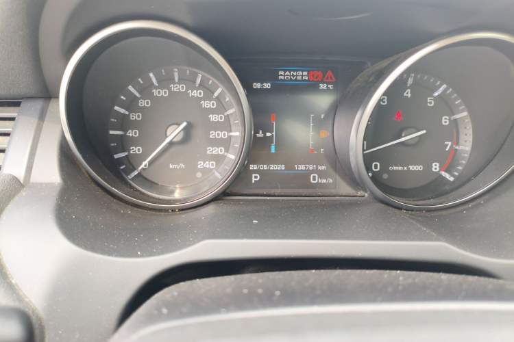 Used Land Rover Range Evoque 2013 2.0T 5-Door Ignite Edition Odometer Close Up