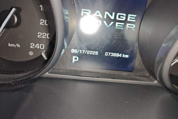 Used Land Rover Range Evoque 2013 2.0T 5-Door YAOZHI Edition Odometer Close Up