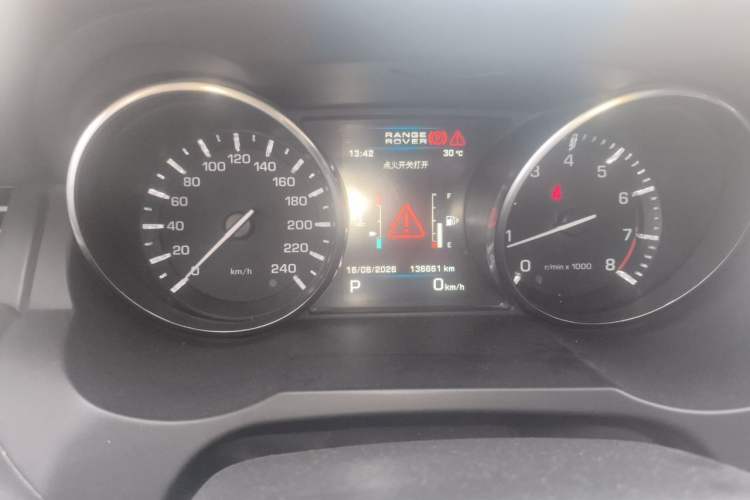 Used Land Rover Range Evoque 2013 2.0T 5-Door Yaozhen Edition Odometer Close Up