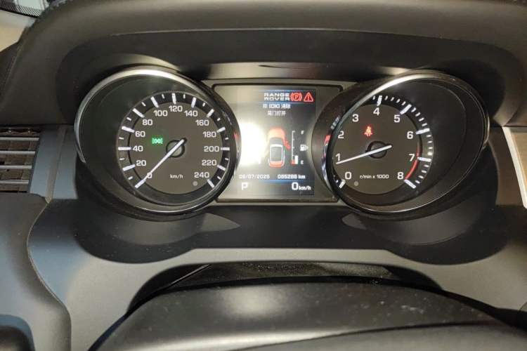 Used Land Rover Range Evoque 2013 2.0T 5-Door Ignite Edition Odometer Close Up