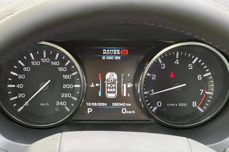 Used Land Rover Range Evoque 2013 2.0T 5-Door Ignite Edition Odometer Close Up