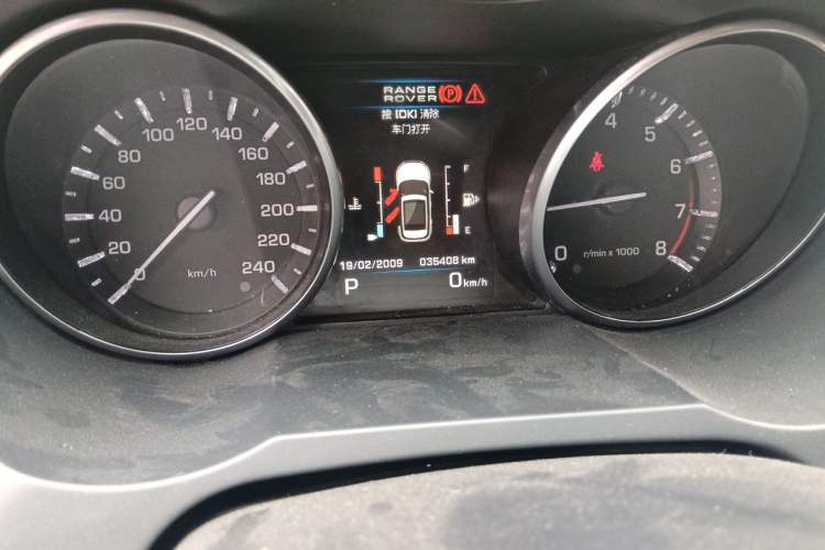 Used Land Rover Range Evoque 2013 2.0T 5-Door YAOZHI Edition Odometer Close Up