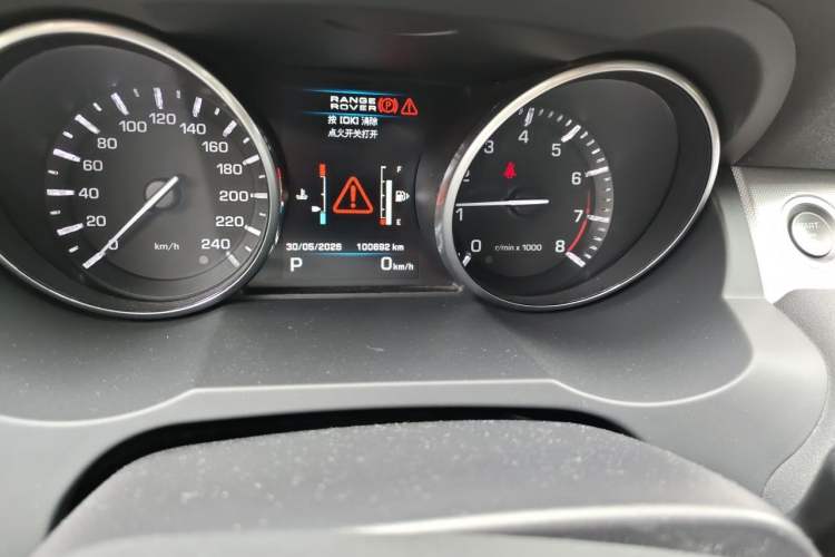 Used Land Rover Range Evoque 2013 2.0T 5-Door Ignite Edition Odometer Close Up