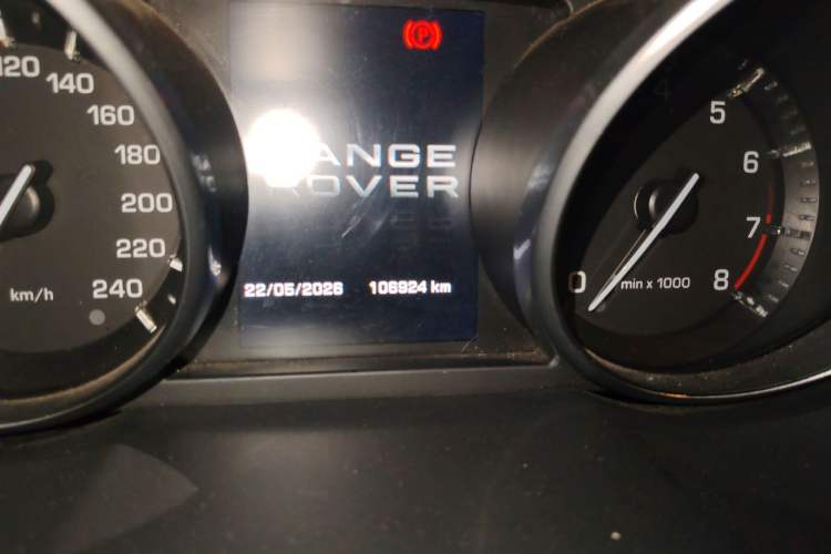 Used Land Rover Range Evoque 2013 2.0T 5-Door Ignite Edition Odometer Close Up