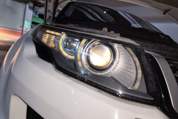 Used Land Rover Range Evoque 2013 2.0T 5-Door YAOZHI Edition Right Front Headlight