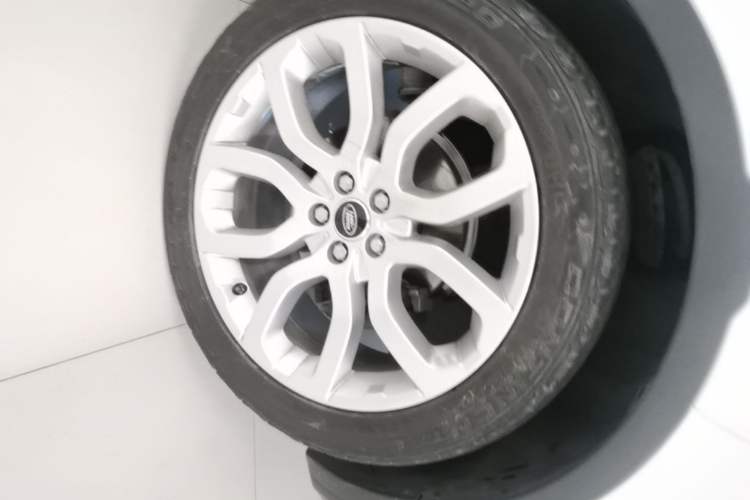 Used Land Rover Range Evoque 2013 2.0T 5-Door Ignite Edition Right Front Wheel Hub