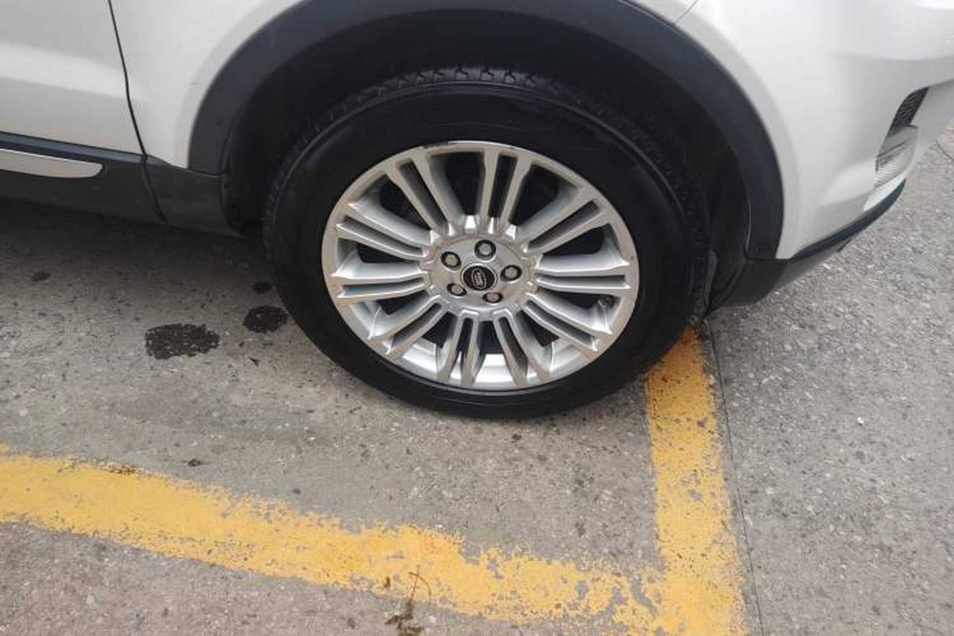 Used Land Rover Range Evoque 2013 2.0T 5-Door YAOZHI Edition Right Front Wheel Hub
