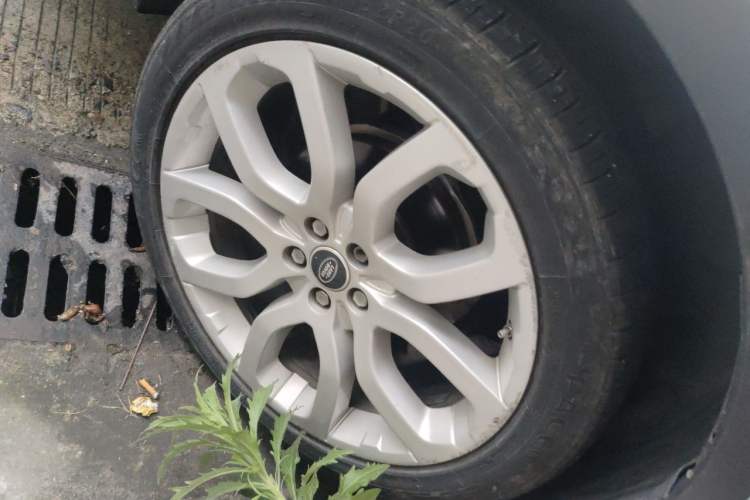 Used Land Rover Range Evoque 2013 2.0T 5-Door Ignite Edition Right Front Wheel Hub
