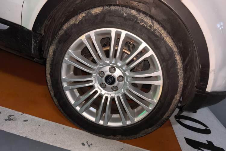 Used Land Rover Range Evoque 2013 2.0T 5-Door YAOZHI Edition Right Front Wheel Hub