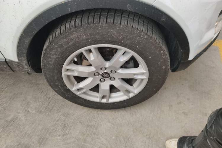 Used Land Rover Range Evoque 2013 2.0T 5-Door Yaozhen Edition Right Front Wheel Hub