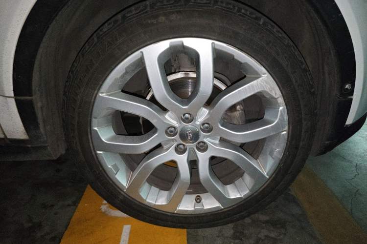 Used Land Rover Range Evoque 2013 2.0T 5-Door Ignite Edition Right Front Wheel Hub