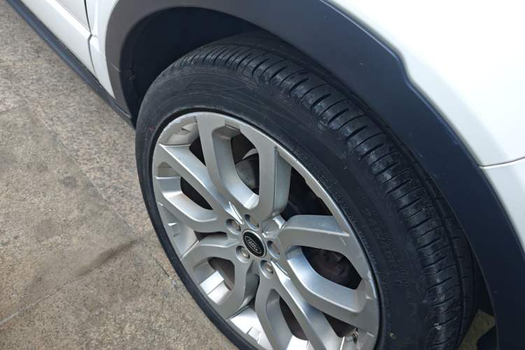 Used Land Rover Range Evoque 2013 2.0T 5-Door Ignite Edition Right Front Wheel Hub