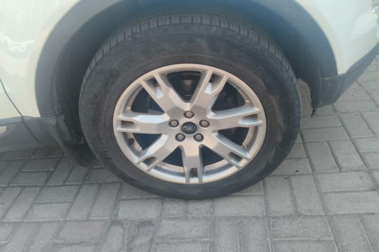Used Land Rover Range Evoque 2013 2.0T 5-Door Yaozhen Edition Right Front Wheel Hub