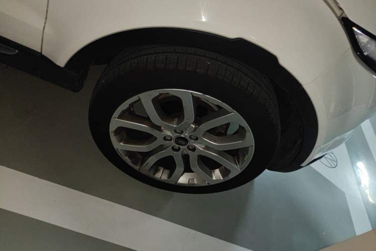 Used Land Rover Range Evoque 2013 2.0T 5-Door Ignite Edition Right Front Wheel Hub