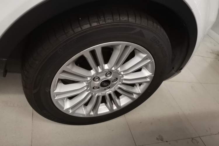 Used Land Rover Range Evoque 2013 2.0T 5-Door YAOZHI Edition Right Front Wheel Hub