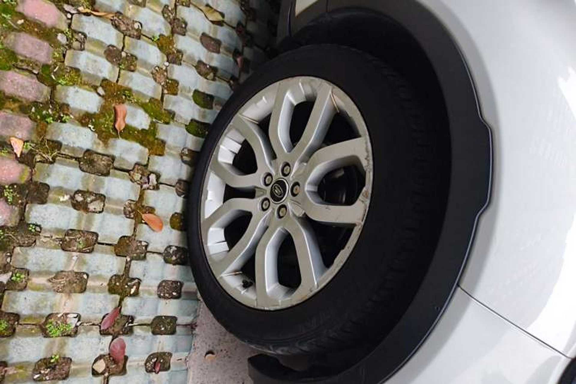 Used Land Rover Range Evoque 2013 2.0T 5-Door Ignite Edition Right Front Wheel Hub