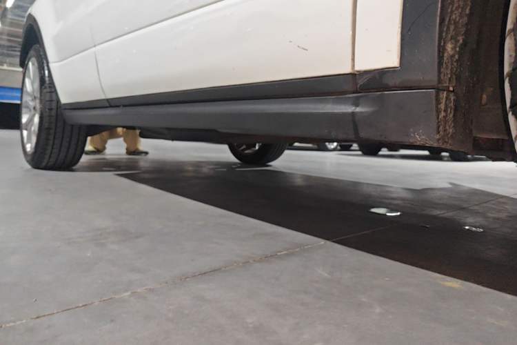 Used Land Rover Range Evoque 2013 2.0T 5-Door Ignite Edition Right Side Sill