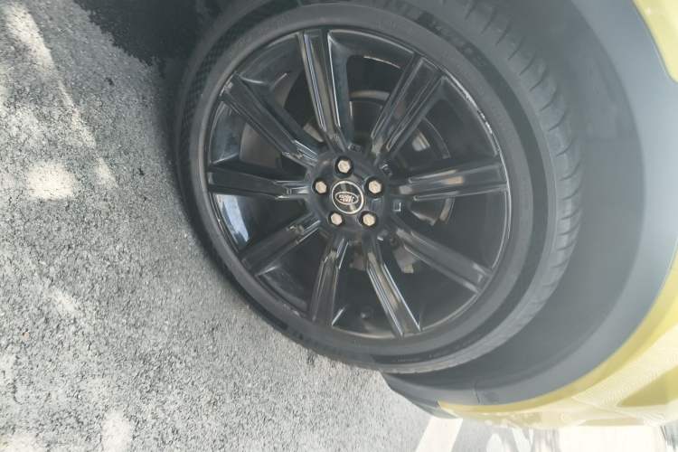 Used Land Rover Range Evoque 2013 2.0T 5-Door Ignite Limited Edition Right Front Wheel Hub