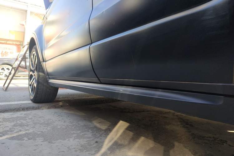 Used Land Rover Range Evoque 2014 2.0T 5-Door Ignite Edition Left Side Sill