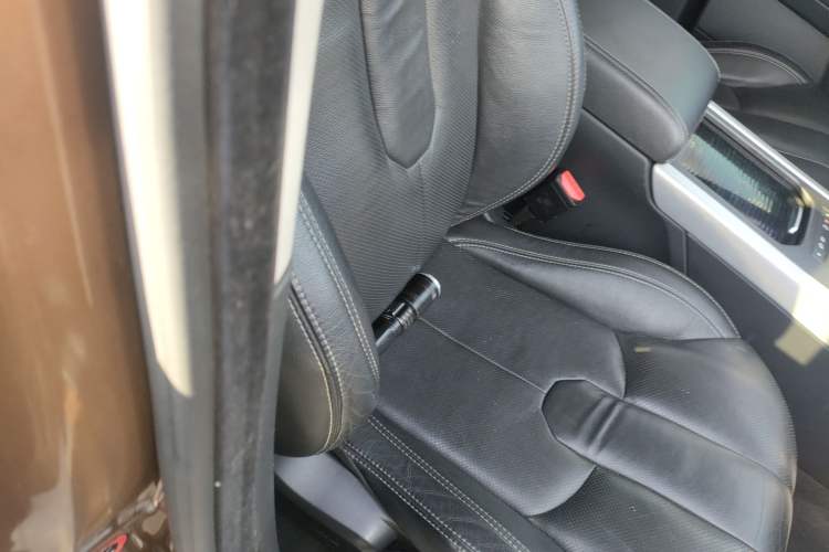 Used Land Rover Range Evoque 2014 2.0T 5-Door Ignite Edition Right Front Seat