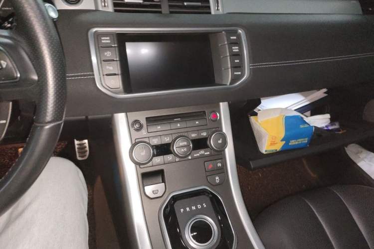 Used Land Rover Range Evoque 2014 2.0T 5-Door Ignite Edition Audio And AC Panel
