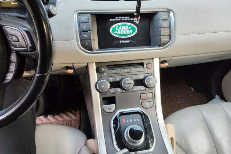 Used Land Rover Range Evoque 2014 2.0T 5-Door Luxury Edition Audio And AC Panel