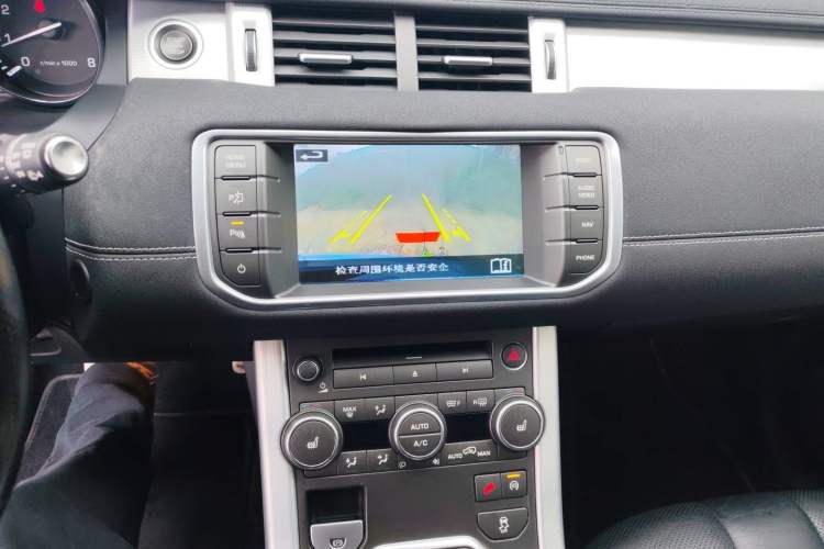 Used Land Rover Range Evoque 2014 2.0T 5-Door Ignite Edition Audio And AC Panel