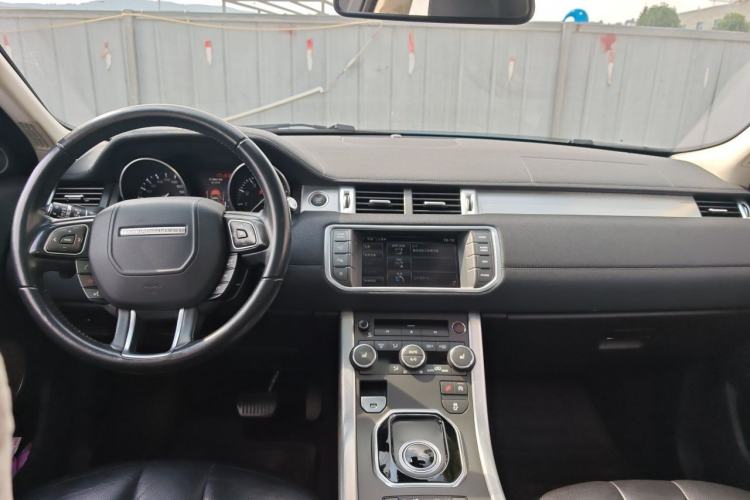 Used Land Rover Range Evoque 2014 2.0T 5-Door Luxury Edition Center Console