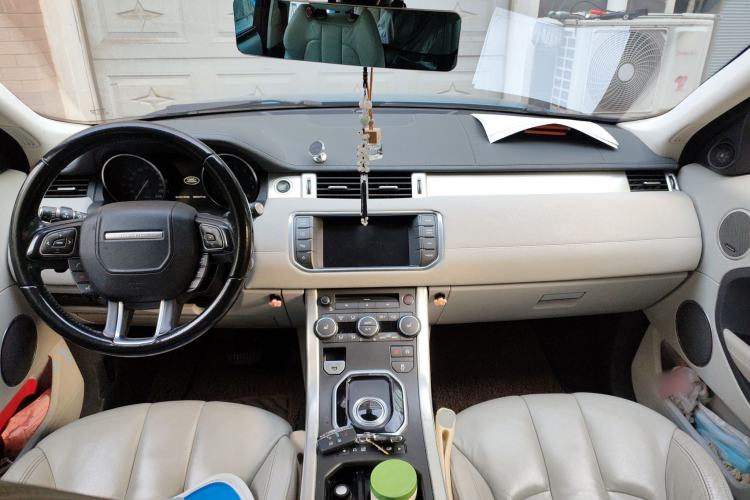 Used Land Rover Range Evoque 2014 2.0T 5-Door Luxury Edition Center Console