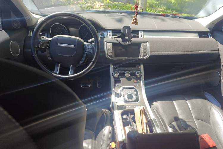 Used Land Rover Range Evoque 2014 2.0T 5-Door Ignite Edition Center Console