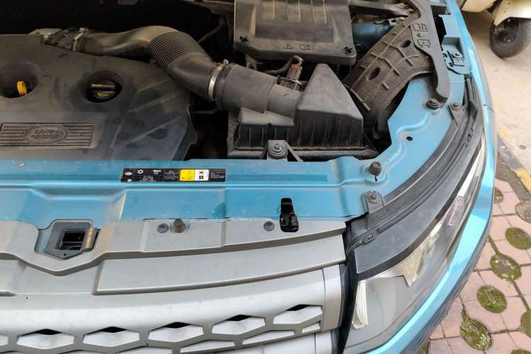 Used Land Rover Range Evoque 2014 2.0T 5-Door Luxury Edition Engine Bay Left