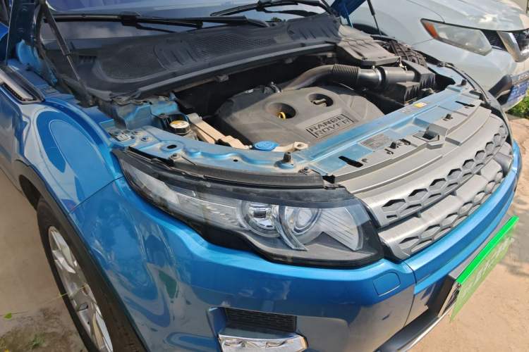 Used Land Rover Range Evoque 2014 2.0T 5-Door Luxury Edition Engine Bay Right