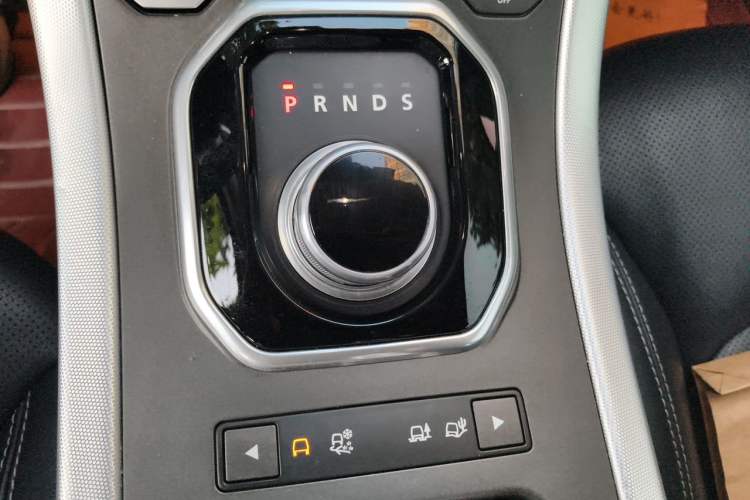 Used Land Rover Range Evoque 2014 2.0T 5-Door Ignite Edition Gear Lever
