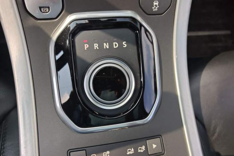 Used Land Rover Range Evoque 2014 2.0T 5-Door Luxury Edition Gear Lever