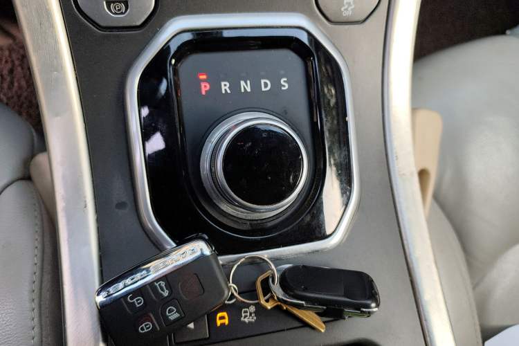 Used Land Rover Range Evoque 2014 2.0T 5-Door Luxury Edition Gear Lever