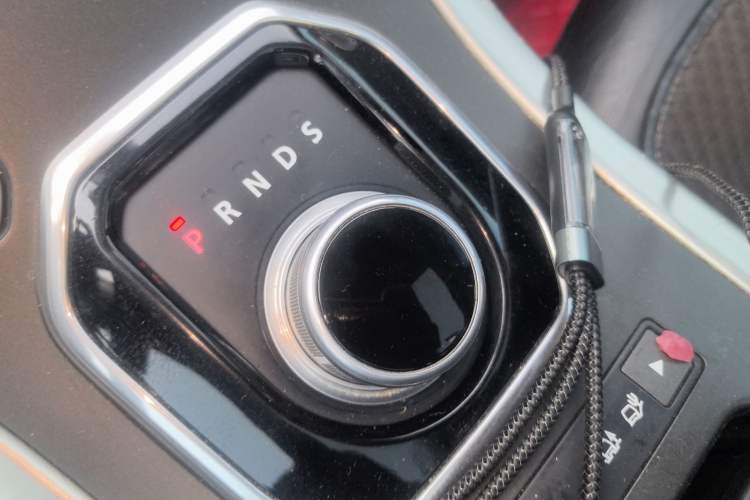 Used Land Rover Range Evoque 2014 2.0T 5-Door Luxury Edition Gear Lever