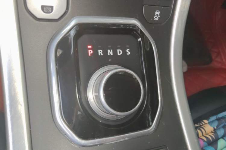 Used Land Rover Range Evoque 2014 2.0T 5-Door Luxury Edition Gear Lever