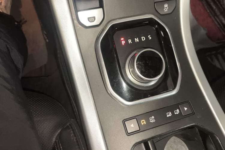 Used Land Rover Range Evoque 2014 2.0T 5-Door Ignite Edition Gear Lever