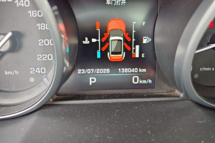 Used Land Rover Range Evoque 2014 2.0T 5-Door Luxury Edition Odometer Close Up