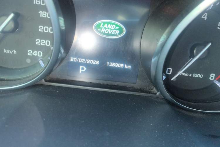 Used Land Rover Range Evoque 2014 2.0T 5-Door Luxury Edition Odometer Close Up