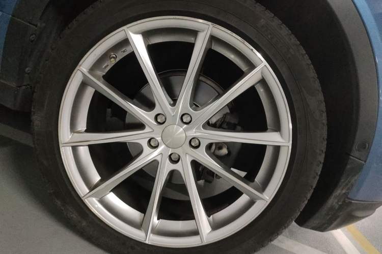 Used Land Rover Range Evoque 2014 2.0T 5-Door Ignite Edition Right Front Wheel Hub