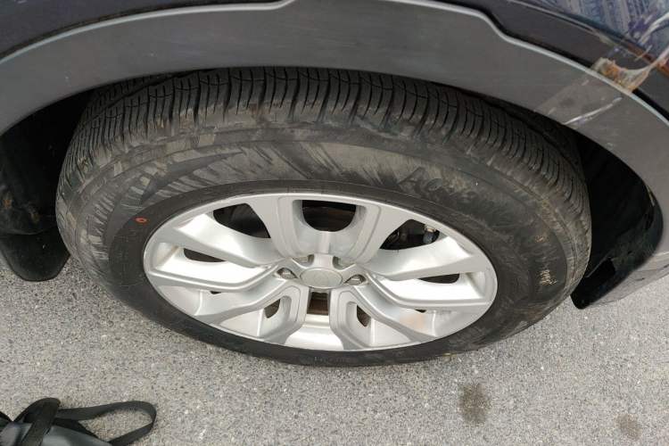 Used Land Rover Range Evoque 2014 2.0T 5-Door YAOZHEN Edition Right Front Wheel Hub