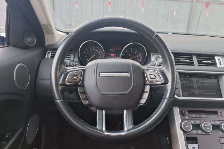 Used Land Rover Range Evoque 2014 2.0T 5-Door Luxury Edition Steering Wheel